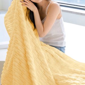 Ultra-Soft Coral Fleece Bath Towel - Quick Dry, Hypoallergenic, Perfect for Shower & Spa, Yellow